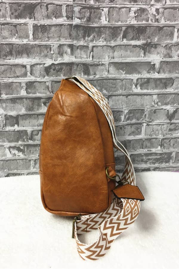 SOLID CROSSBODY SLING BAG: Brown