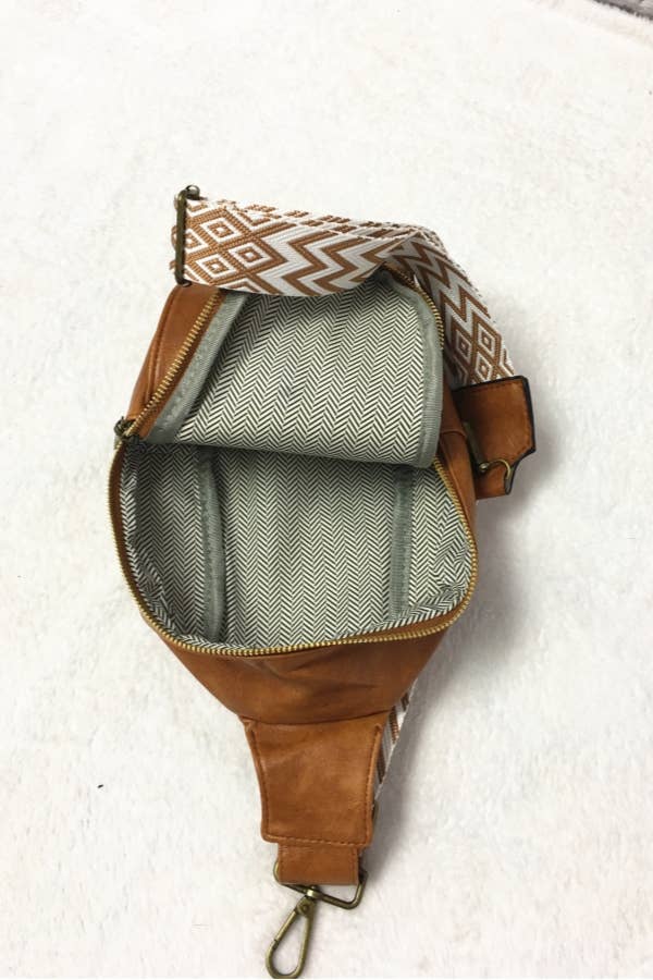 SOLID CROSSBODY SLING BAG: Brown